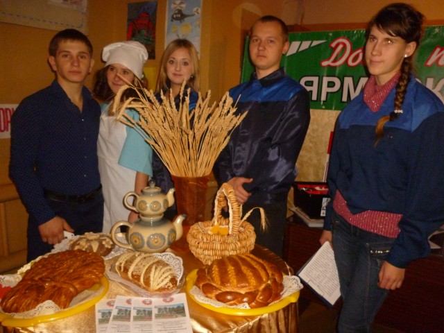 Выпускники школ Лысогорского района приняли участие в Ярмарке вакансий учебных мест