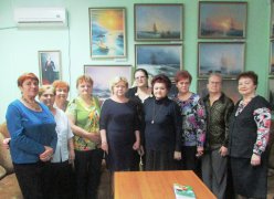 В Центре социальной защиты населения Лысогорского района состоялась творческая встреча с поэтессой О.И. Бариновой