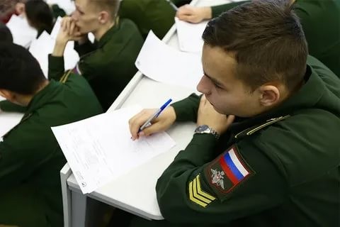 Пограничное управление ФСБ России по Республике Карелия проводит отбор граждан для поступления на военную службу по контракту